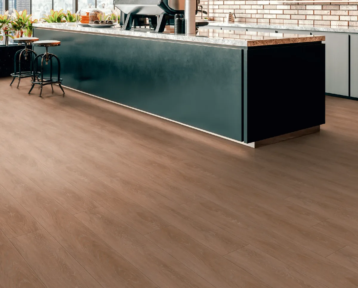 Küche mit Vinylboden in Holzoptik